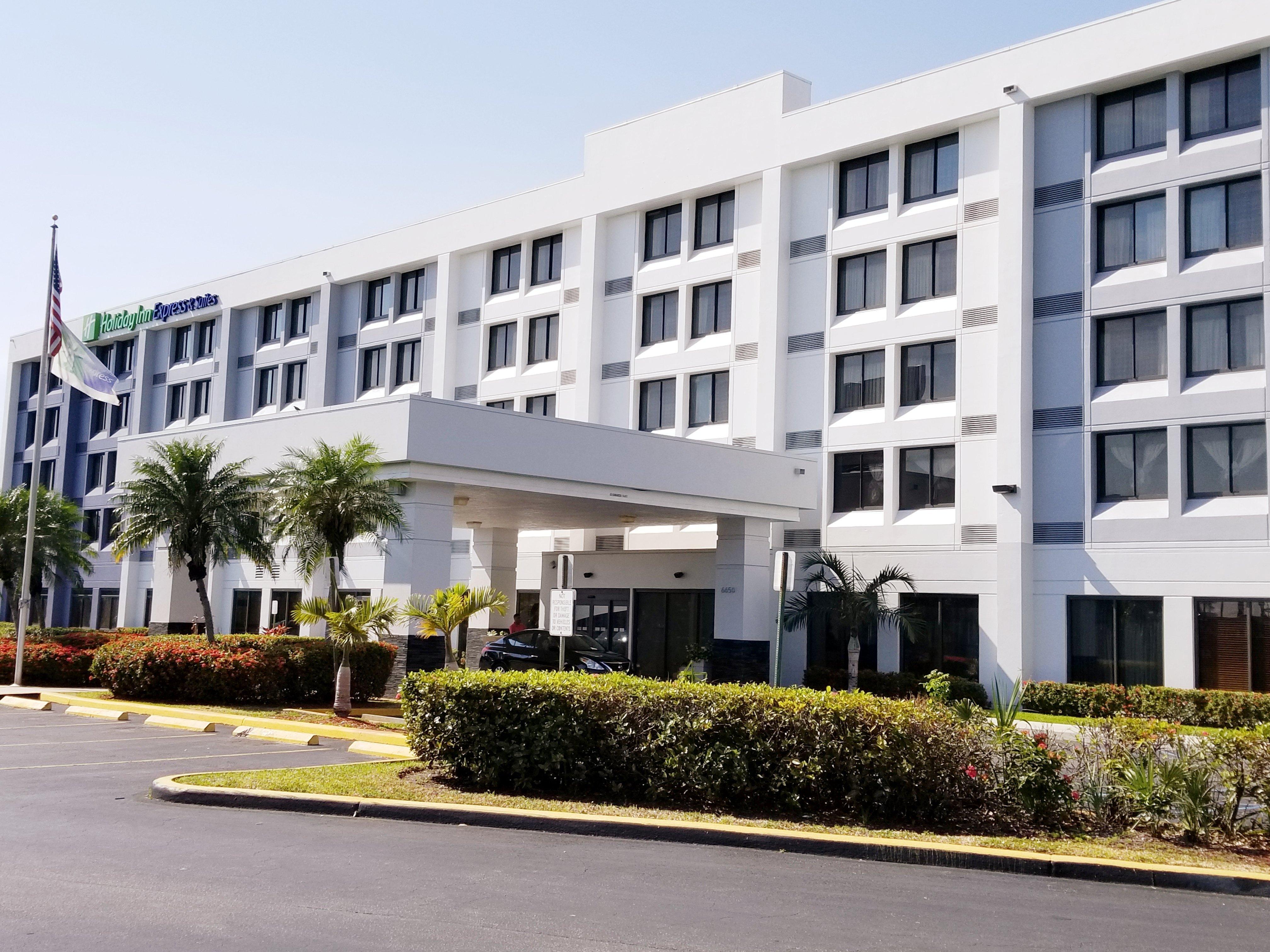 Holiday Inn Express Hotel & Suites Miami - Hialeah By Ihg Exterior photo