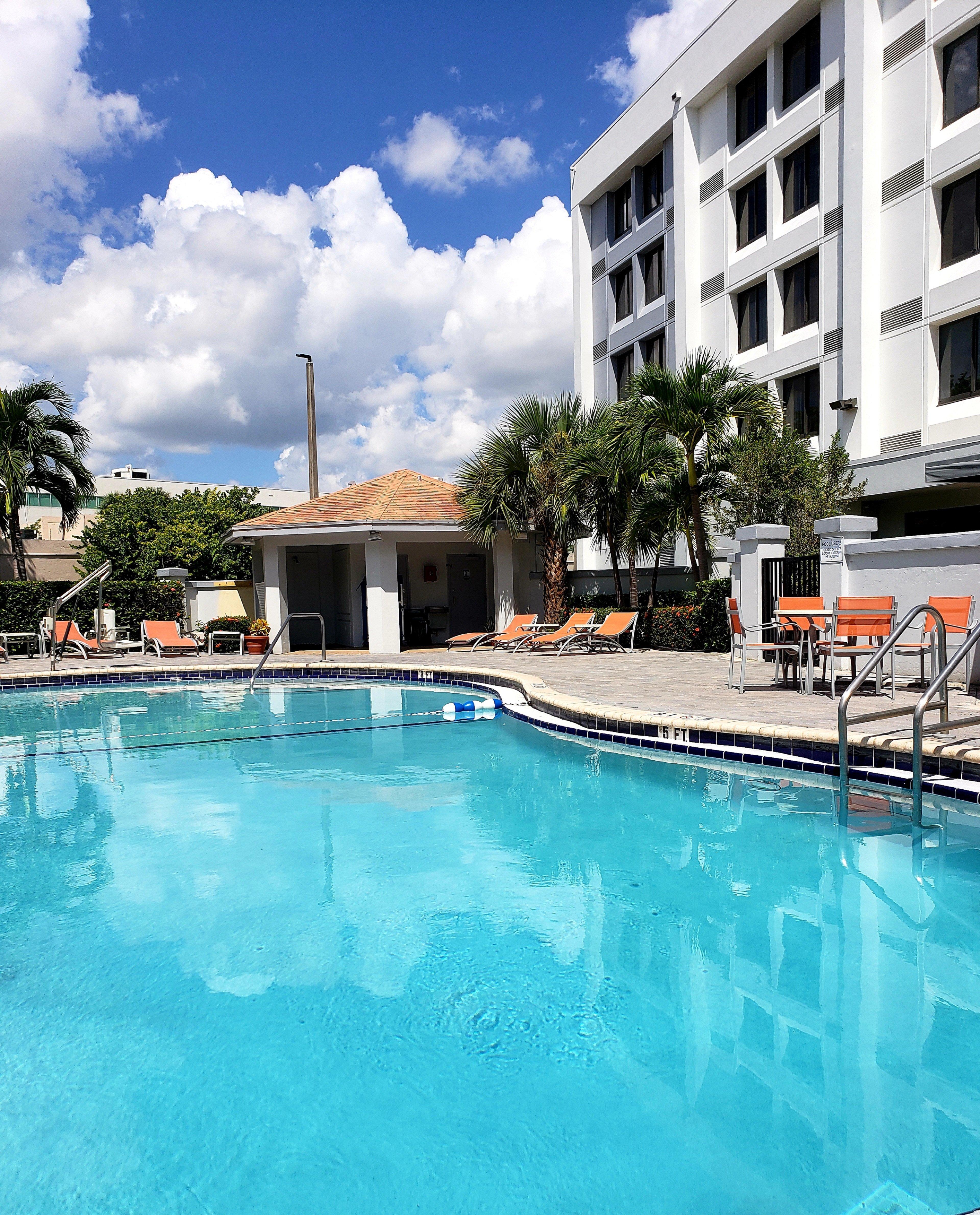 Holiday Inn Express Hotel & Suites Miami - Hialeah By Ihg Exterior photo