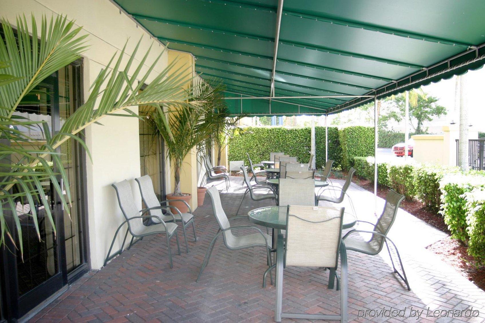 Holiday Inn Express Hotel & Suites Miami - Hialeah By Ihg Exterior photo