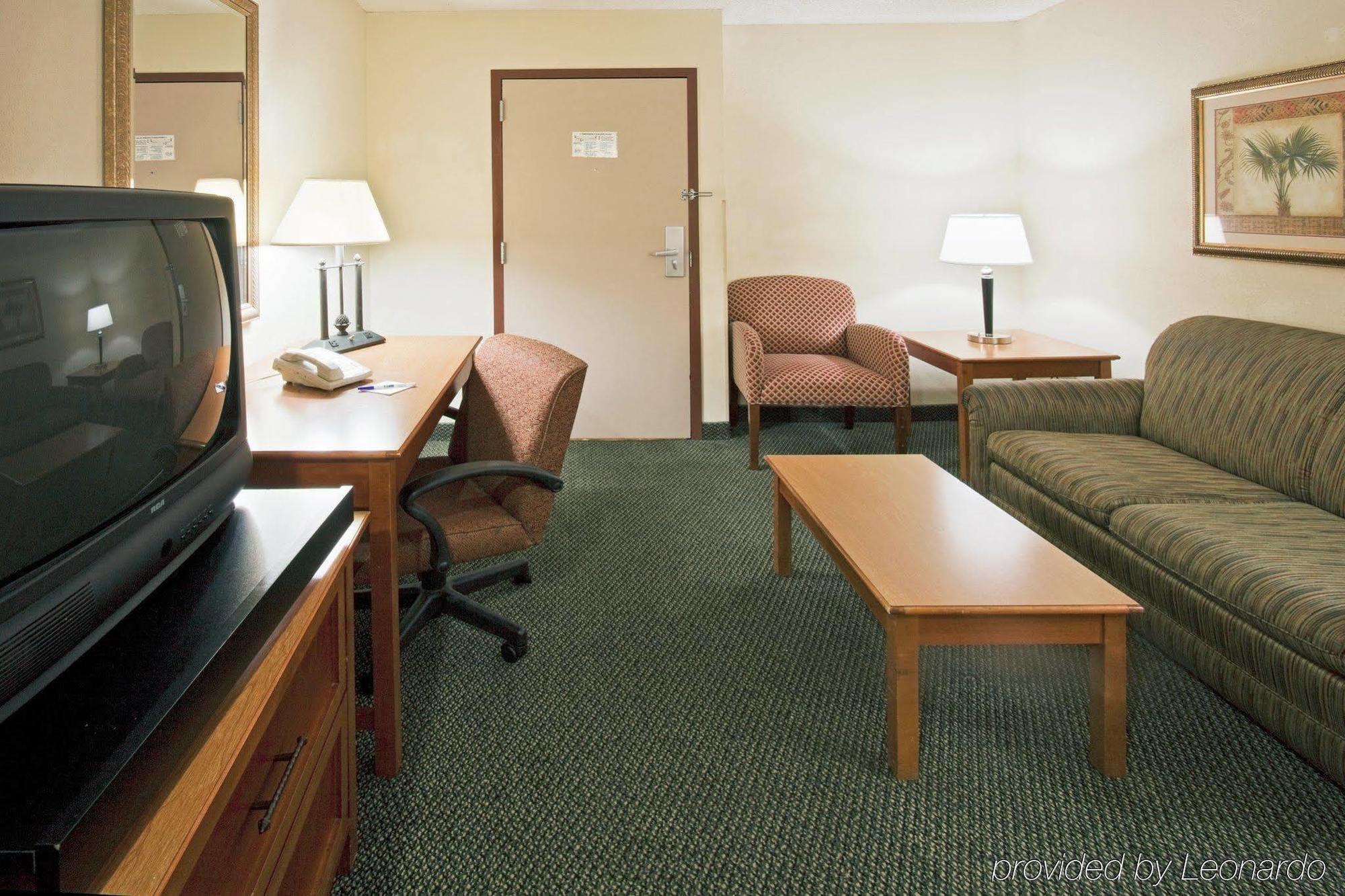 Holiday Inn Express Hotel & Suites Miami - Hialeah By Ihg Exterior photo